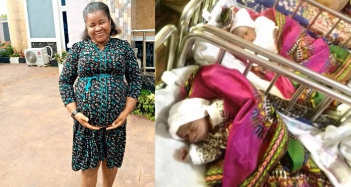 Family members rejoice as Nigerian woman gives birth to twins after 20 years of marriage