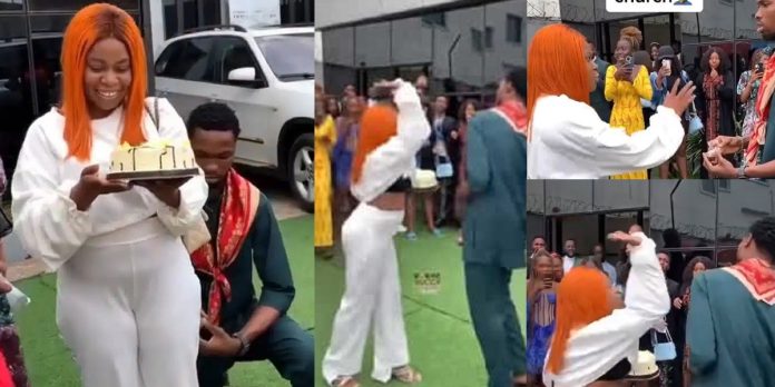 Viral video: “I told you I don’t want this” – Nigerian lady embarrasses boyfriend who proposed to her in church (Watch)