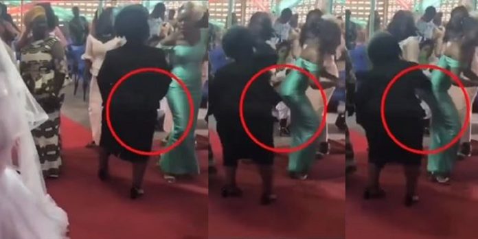 Hilarious moment clergywoman scolded lady for shaking her backside in church (Watch)