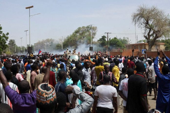 Hundreds gather in Niger capital for pro-coup rally