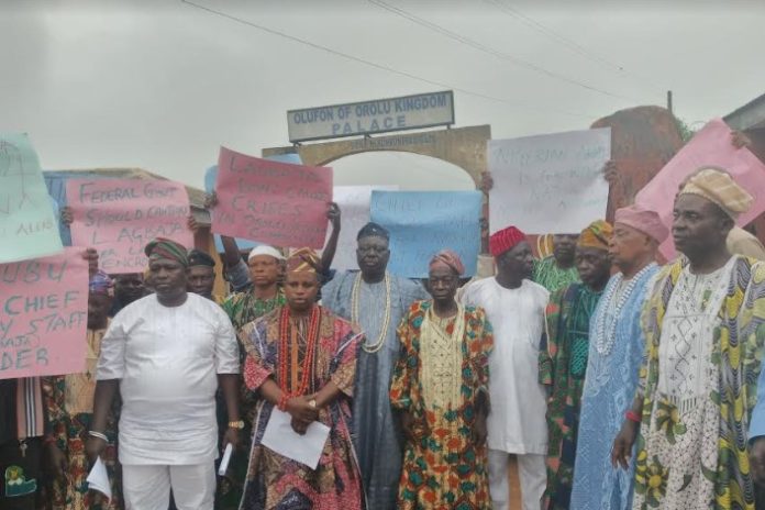 Protesting indigenes of Ifon Orolu community