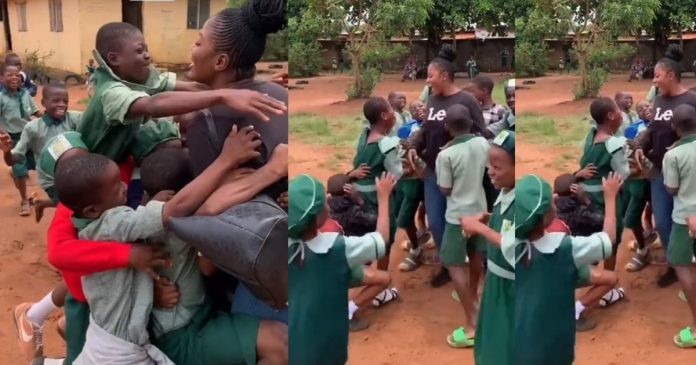 Nigerian teacher shares how her pupils welcome her after 2 weeks of s!ck leave (WATCH)