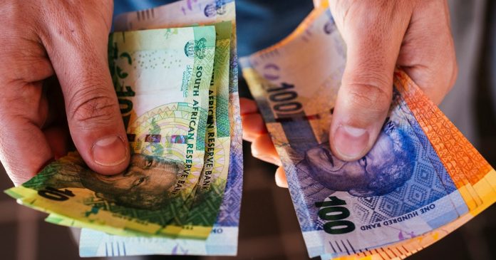 South African man comes under f!re after he asked a lady to refund the money he spent on their date because she rejǝcted him