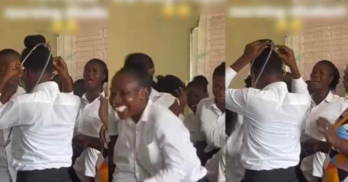 First-year nursing student wears a stethoscope as a necklace, sparks laughter during a training session (VIDEO)