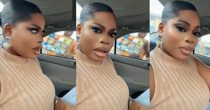 Lady shares the hilarious moment an 'aboki vendor' became a superstar in her video in traffic (WATCH)