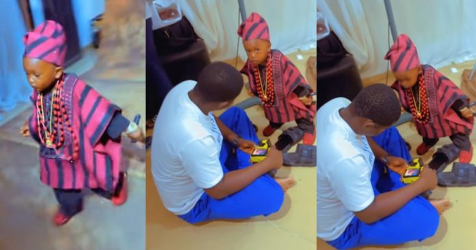 Hilarious moment toddler inspects his poses on a photographer's camera during a photo shoot (WATCH)